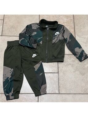 Nike Boy's Olive & Gray Camo Jogger Track Suit Matching Set Size 2T